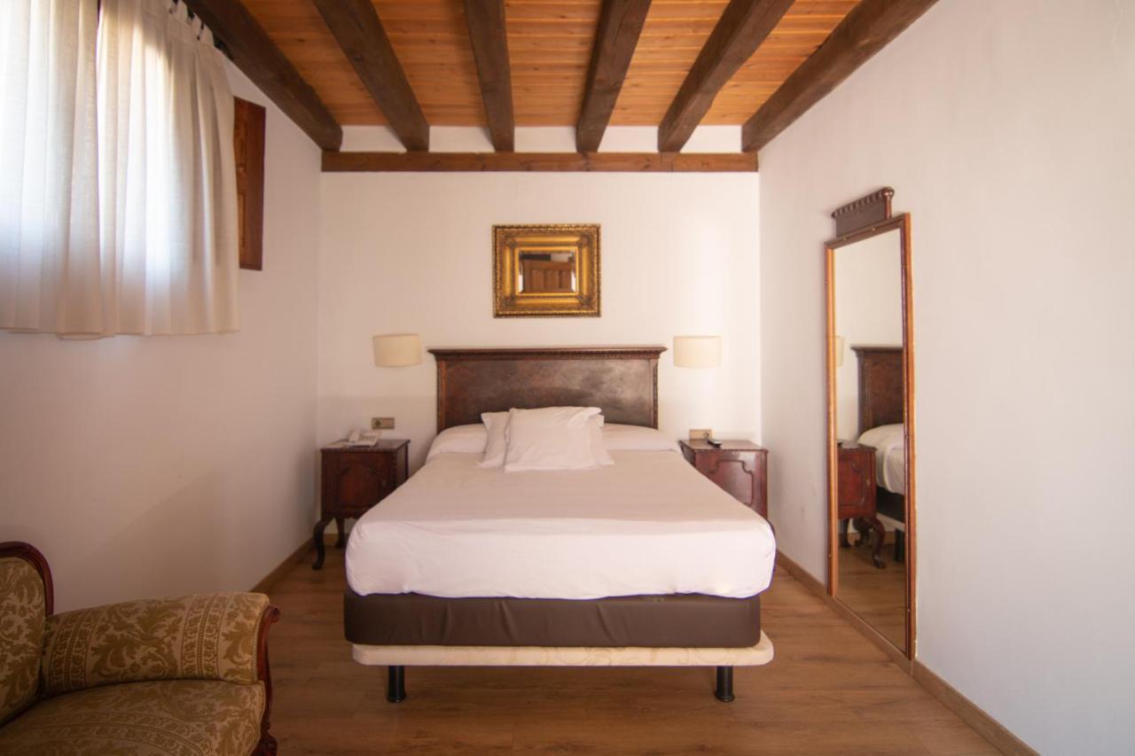 Hospedium Hotel Rural Abadia De Yuste Cuacos De Yuste Esterno foto