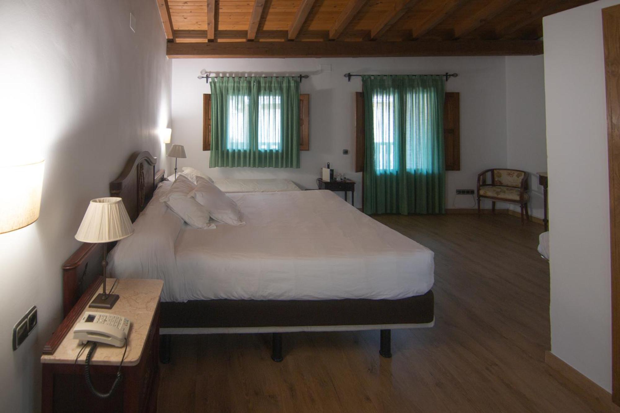 Hospedium Hotel Rural Abadia De Yuste Cuacos De Yuste Esterno foto