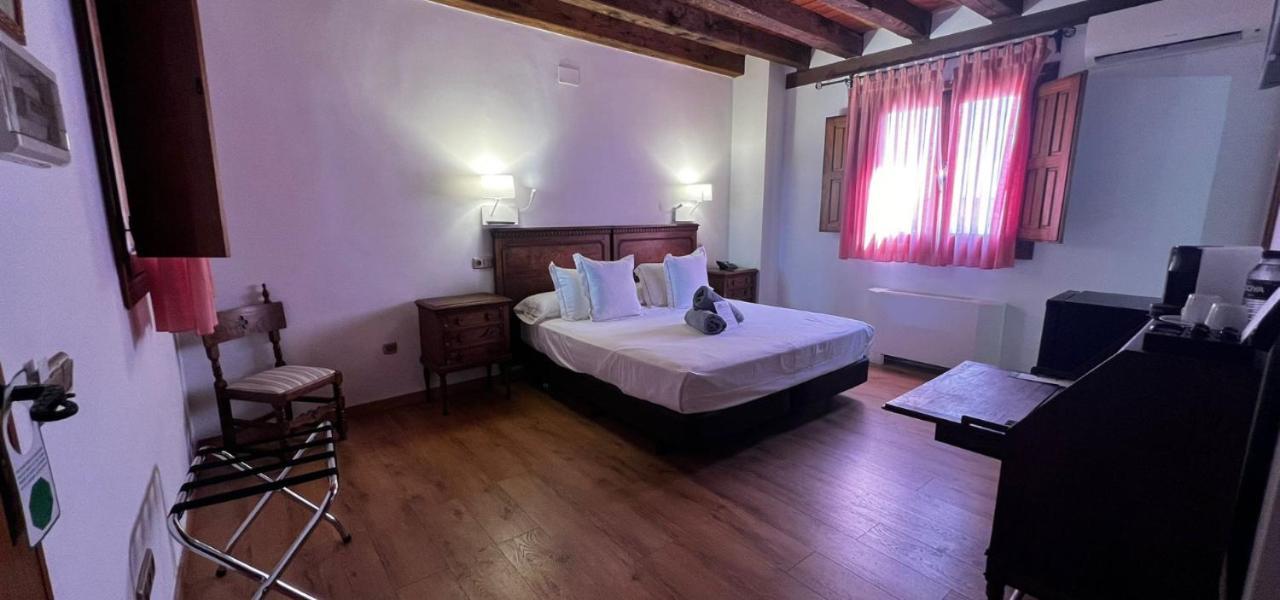Hospedium Hotel Rural Abadia De Yuste Cuacos De Yuste Esterno foto