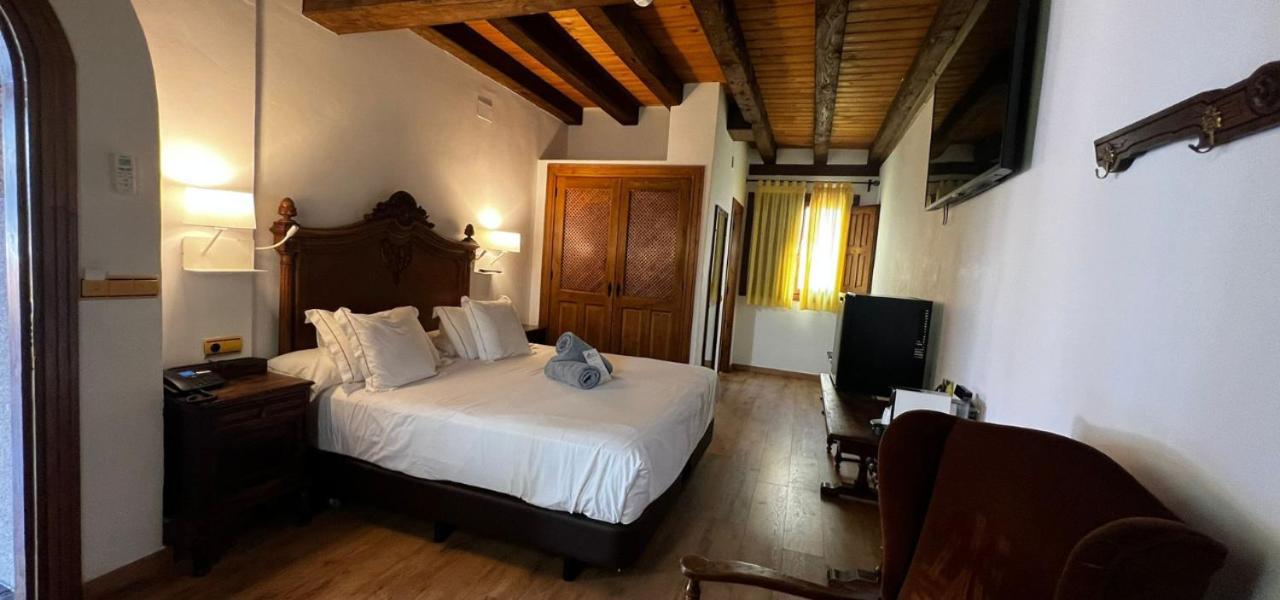 Hospedium Hotel Rural Abadia De Yuste Cuacos De Yuste Esterno foto